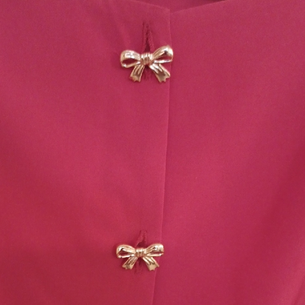 SHEIN Red Short-Sleeve Peplum Top with Gold Bow Buttons - Picture 3 of 7